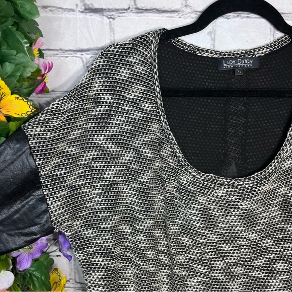 ¥💙2/$40💙Lady Dutch High Society Quarter Sleeve Detailed Top Size Small - Picture 5 of 16